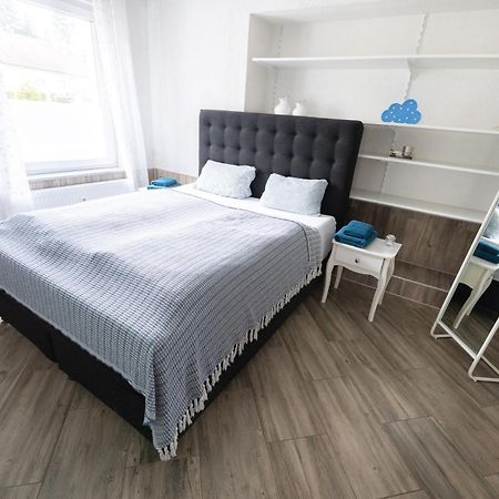 Gemuetliches Apartment In Neuwied Bagian luar foto