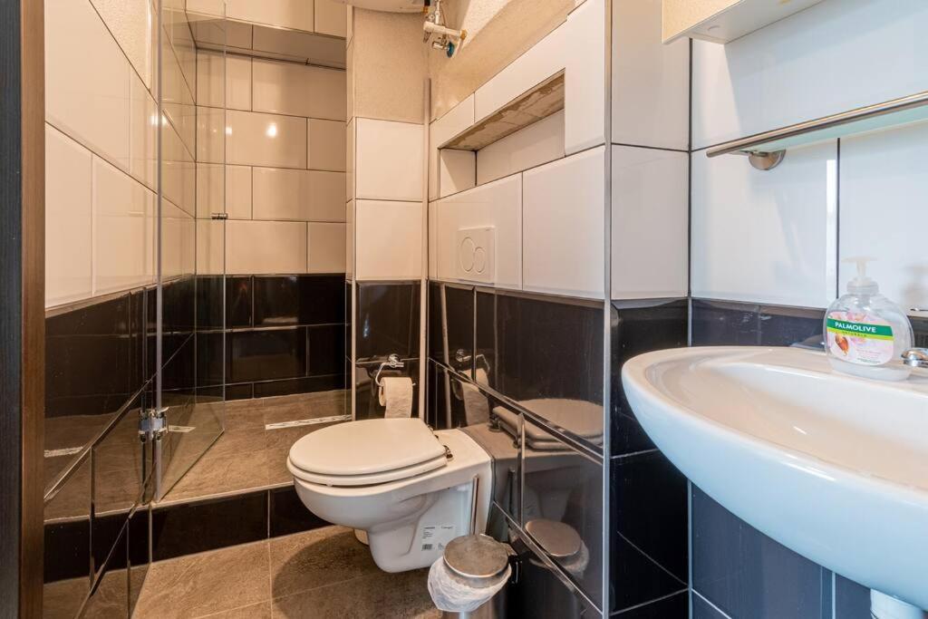 Gemuetliches Apartment In Neuwied Bagian luar foto