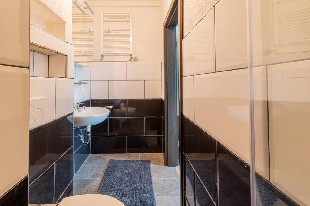 Gemuetliches Apartment In Neuwied Bagian luar foto