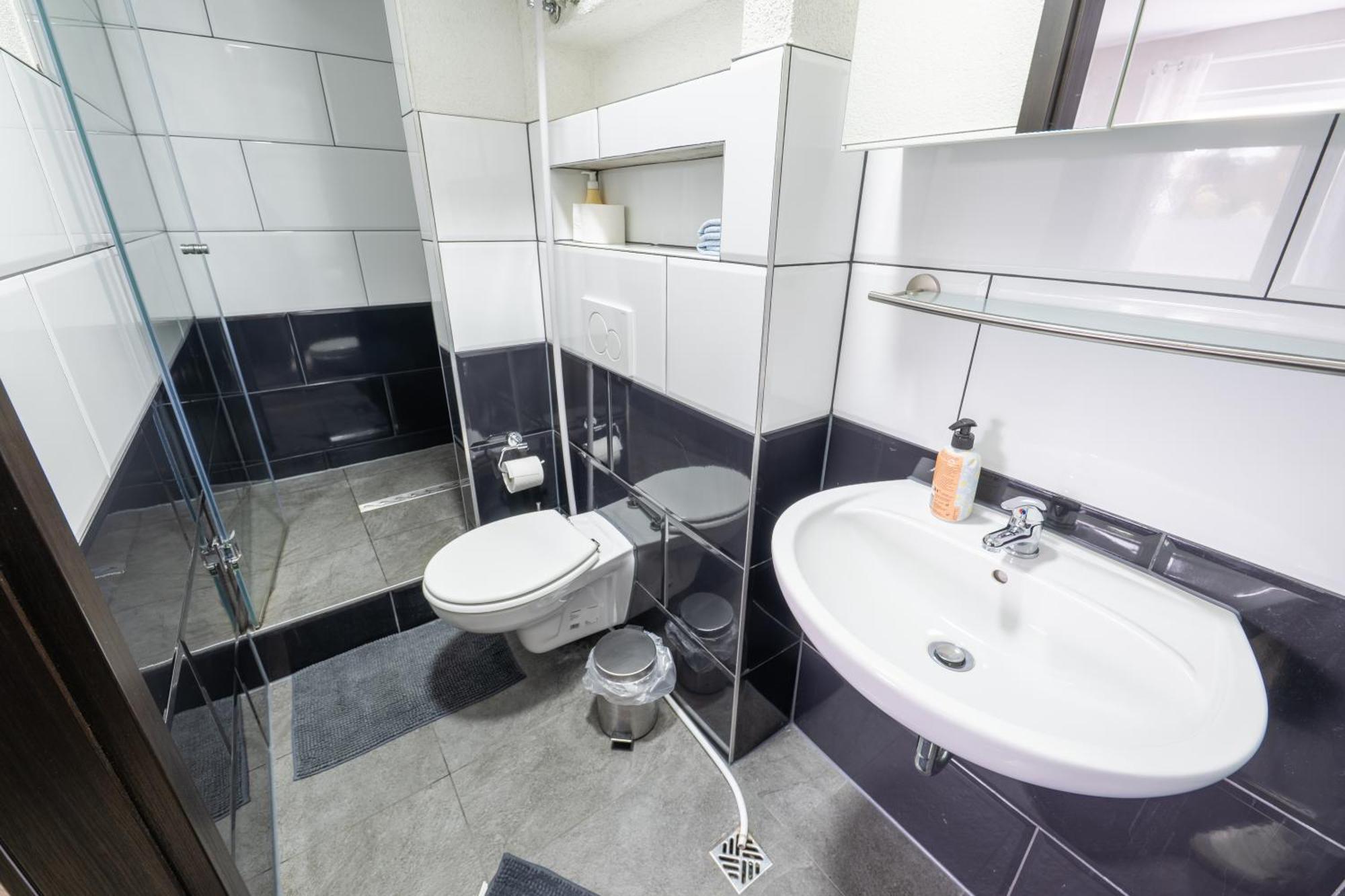 Gemuetliches Apartment In Neuwied Bagian luar foto