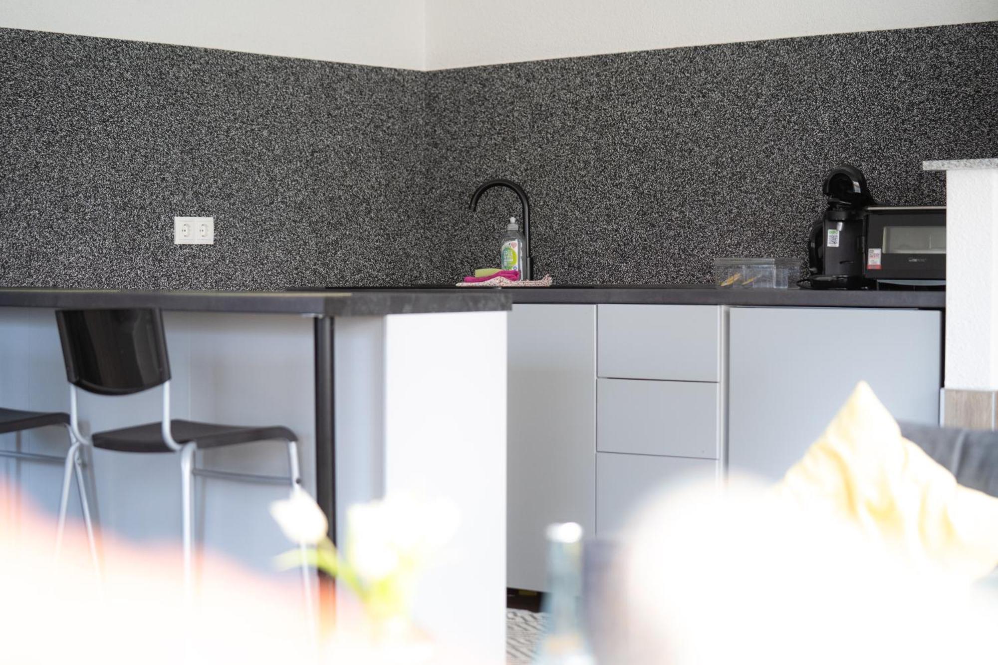 Gemuetliches Apartment In Neuwied Bagian luar foto
